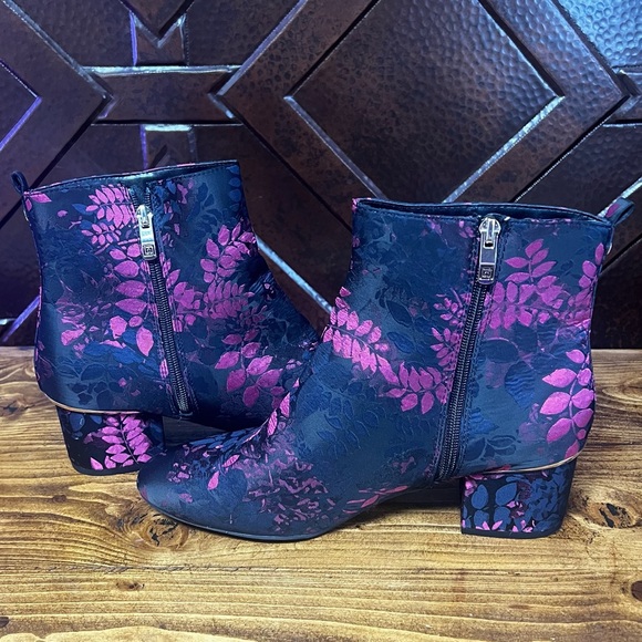 Floral Ankle Boots - Navy, Black and Pink, Liz Claiborne Size 10W - Picture 9 of 16